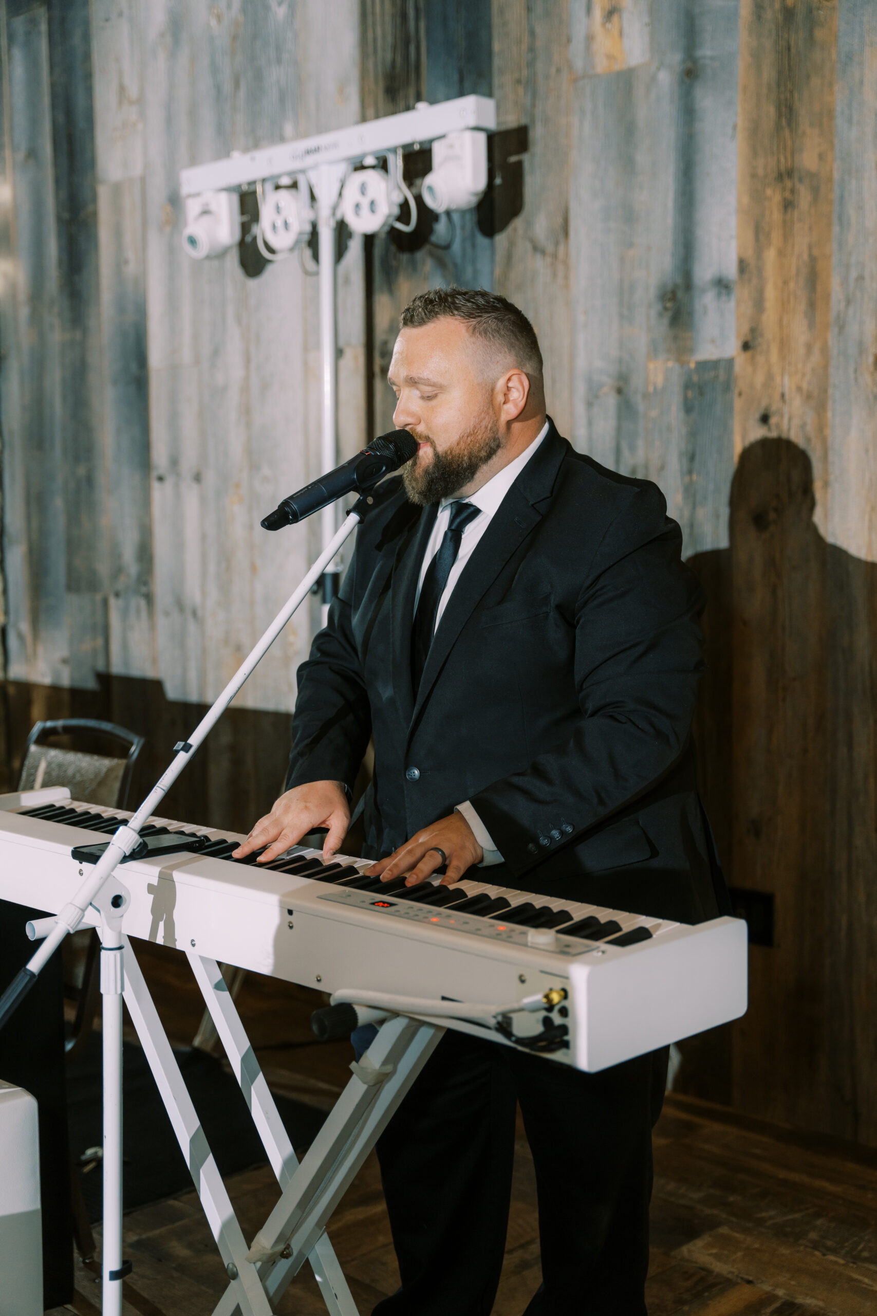 Dallas Wedding DJ and Fort Worth Wedding DJ performing Live music at a wedding with a keyboard.